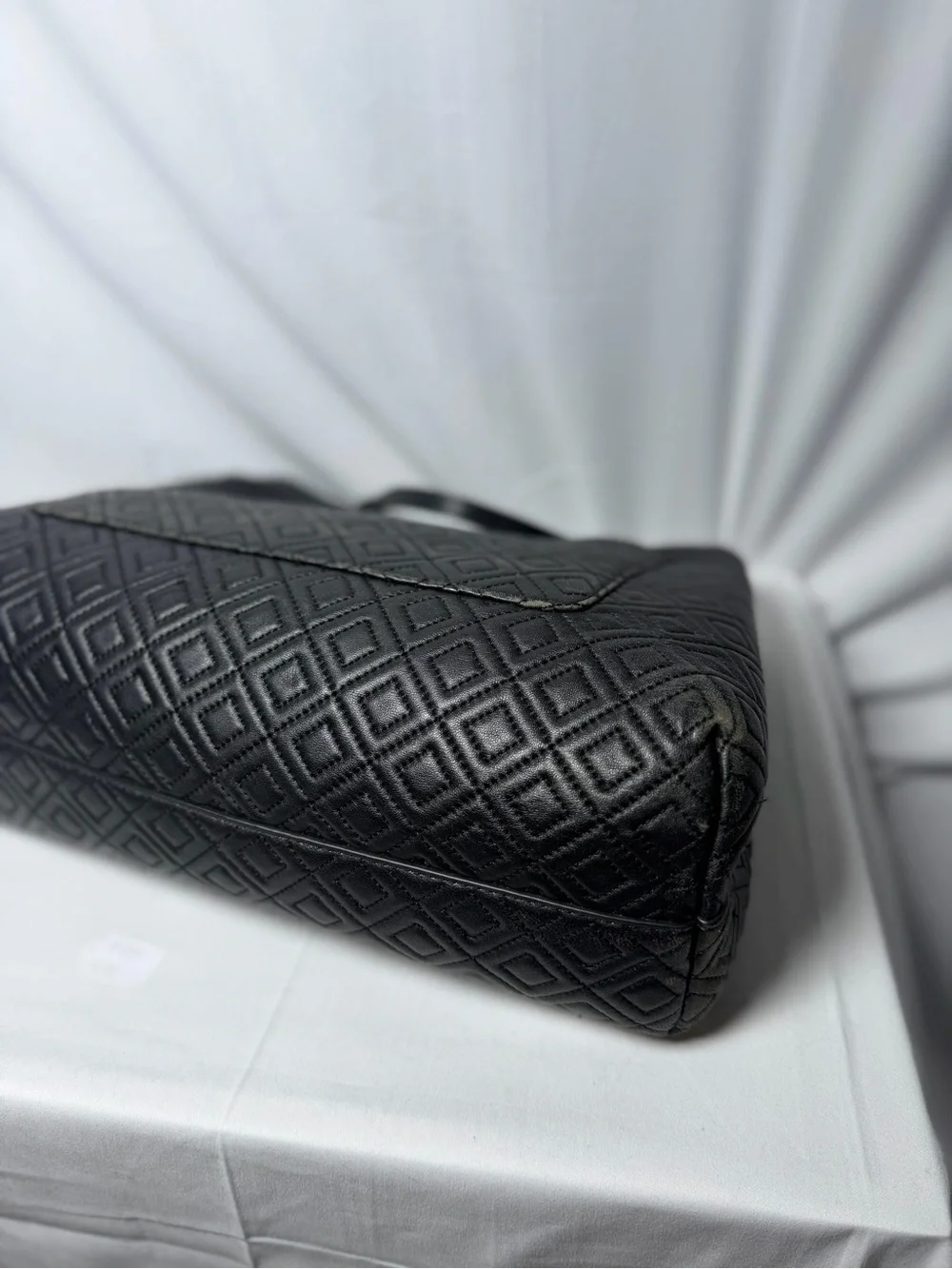 Tory Burch Fleming Quilted Leather Tote – Black/Gold